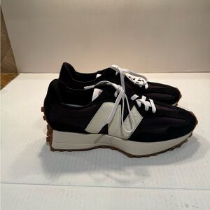 NEW New Balance 327 Sneakers